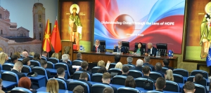 ДА СЕ РАЗБЕРЕ КИНА НИЗ ПРИЗМАТА НА НАДЕЖ (HOPE)